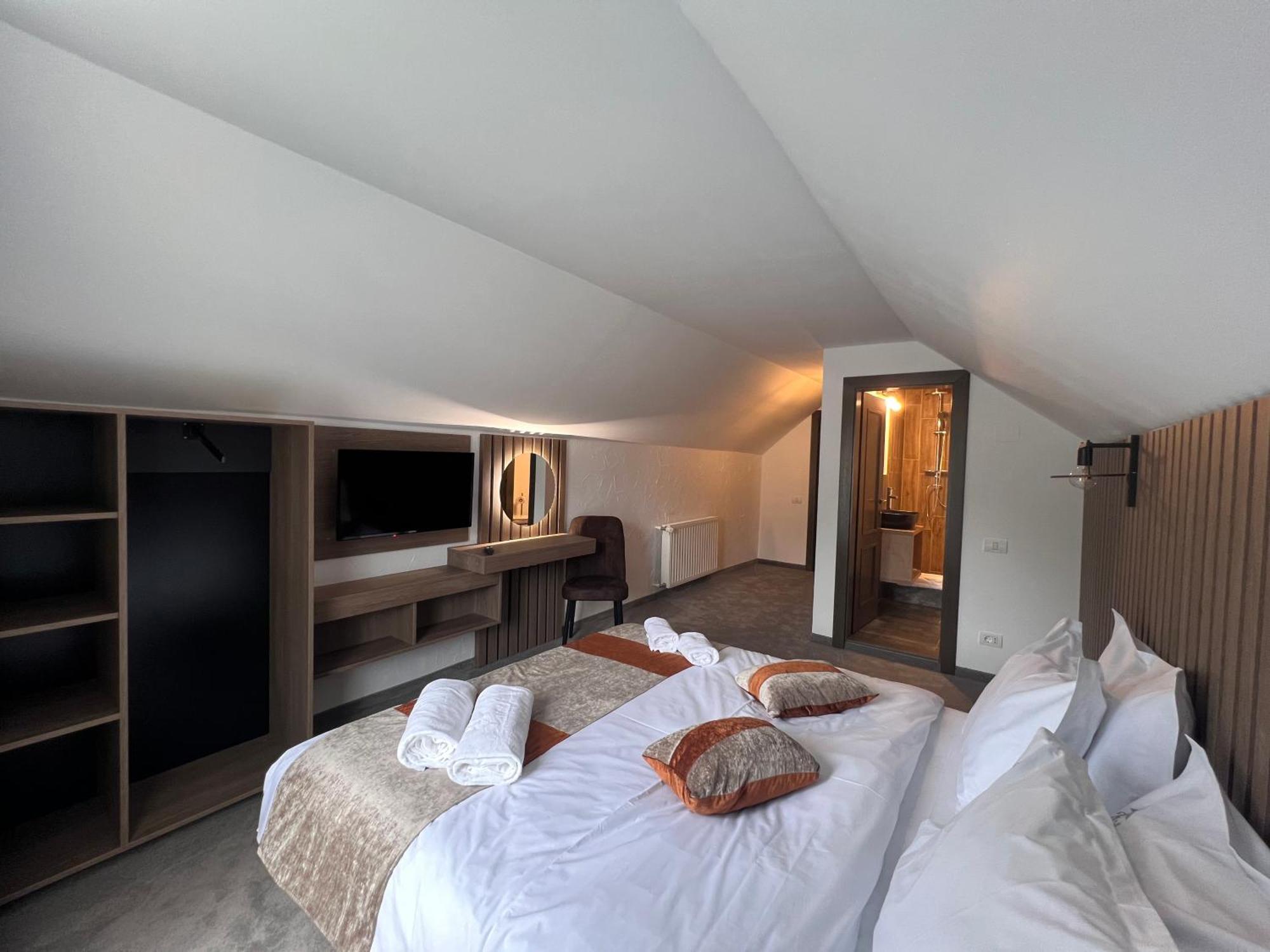 Hotel Regina Muntilor A Moeciu De Sus Exteriér fotografie