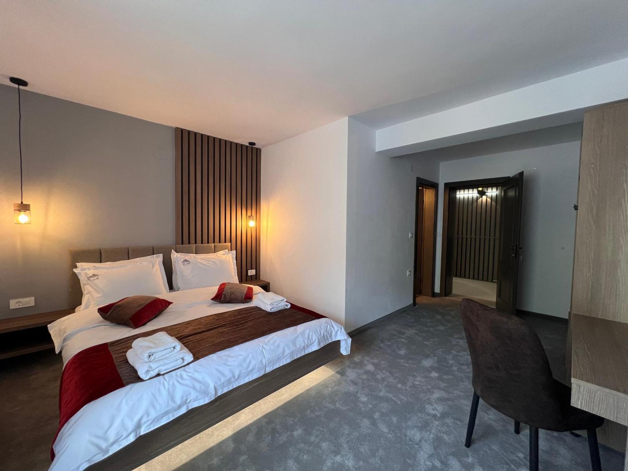 Hotel Regina Muntilor A Moeciu De Sus Exteriér fotografie