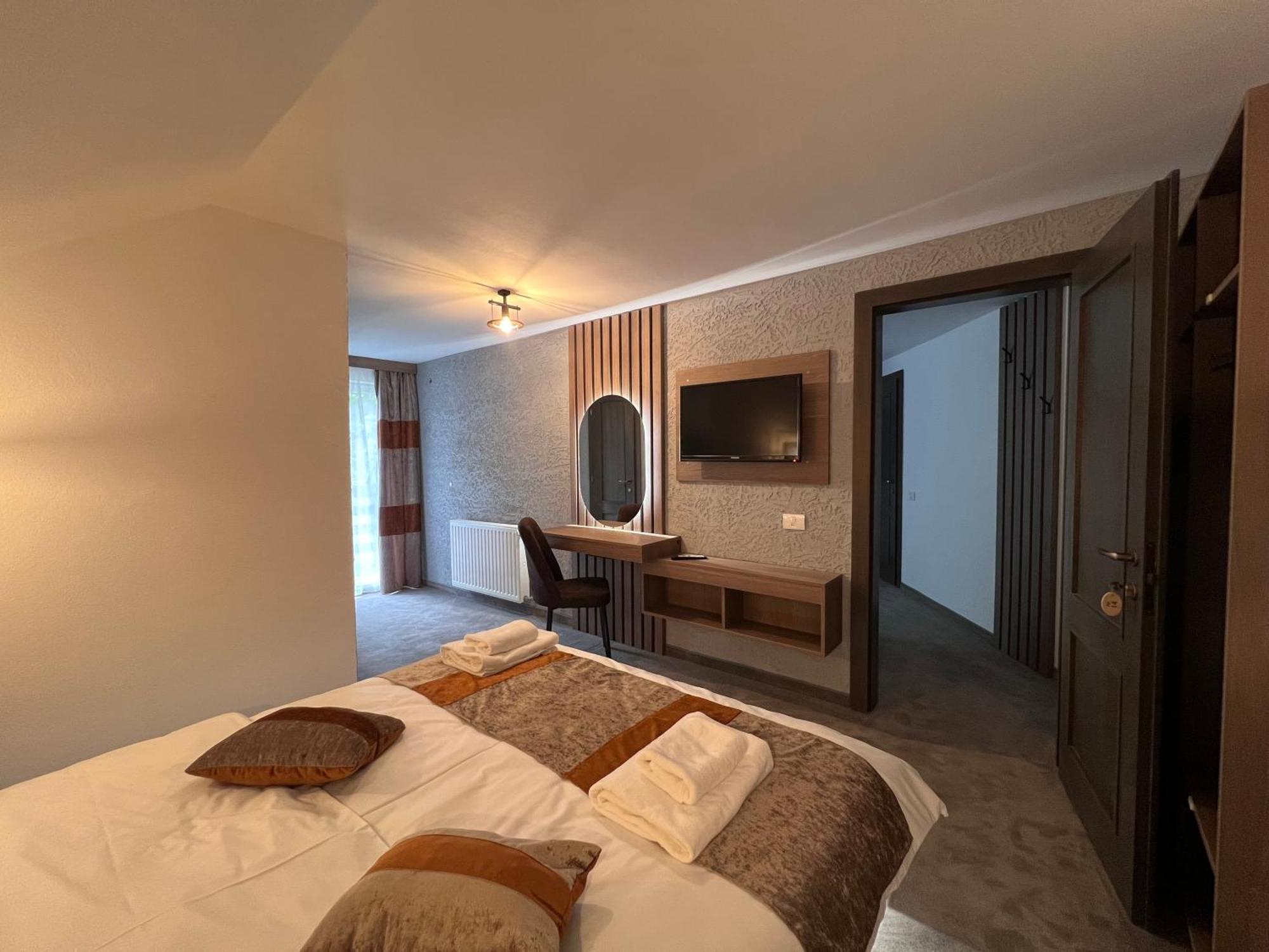 Hotel Regina Muntilor A Moeciu De Sus Exteriér fotografie