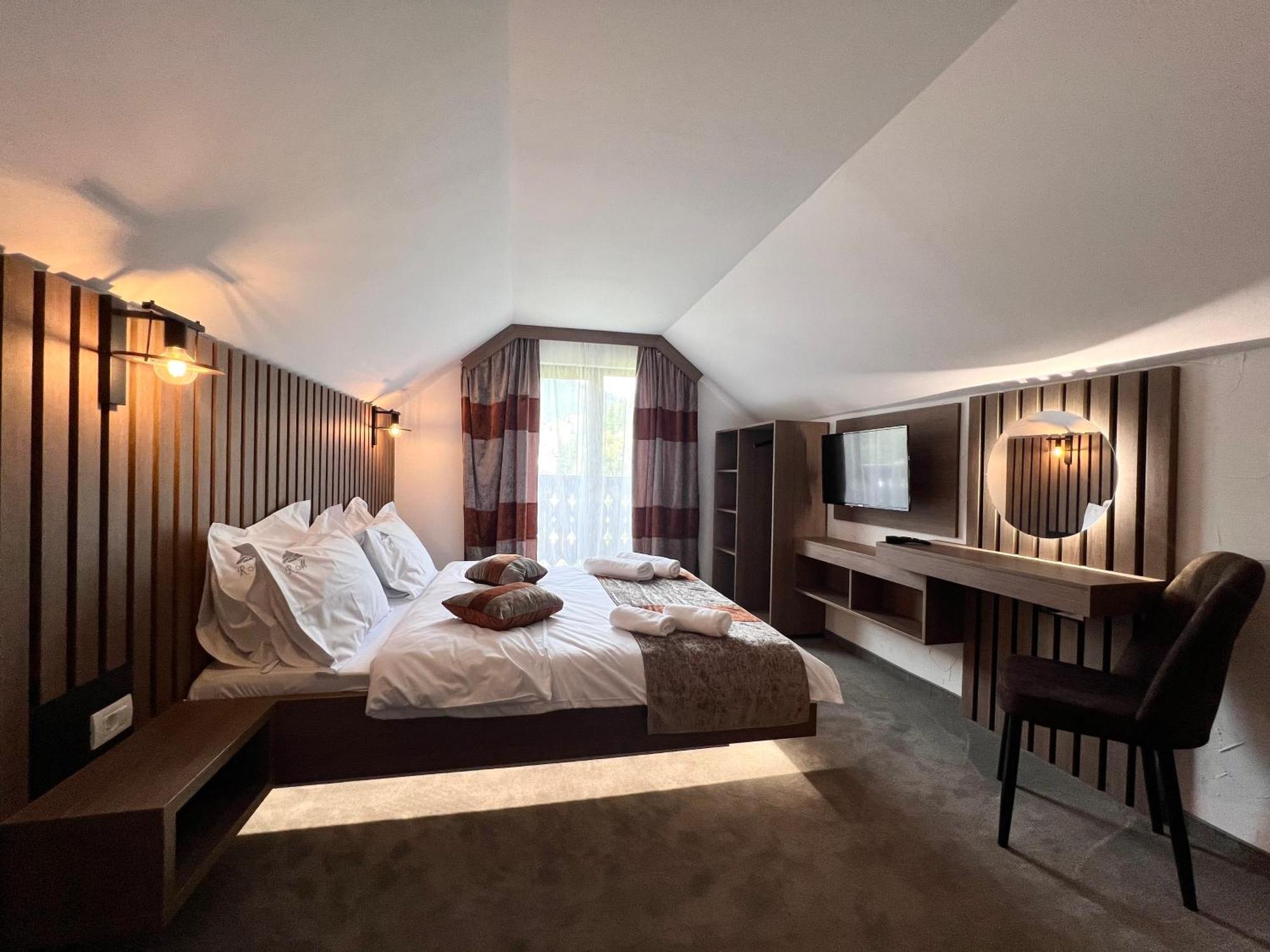 Hotel Regina Muntilor A Moeciu De Sus Exteriér fotografie